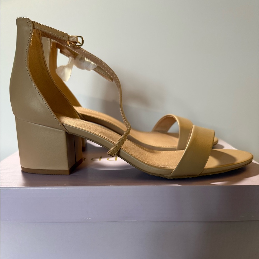 Madden Girl Ileana Nude Paris Block Heel Sandals, New in Box, size 9.5